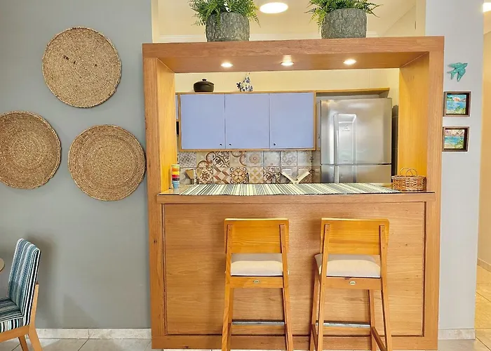 Lindo apartamento 2 quartos 200m da praia c/ AC
